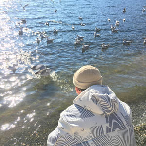 男生将78申请女生的定眼漫画
